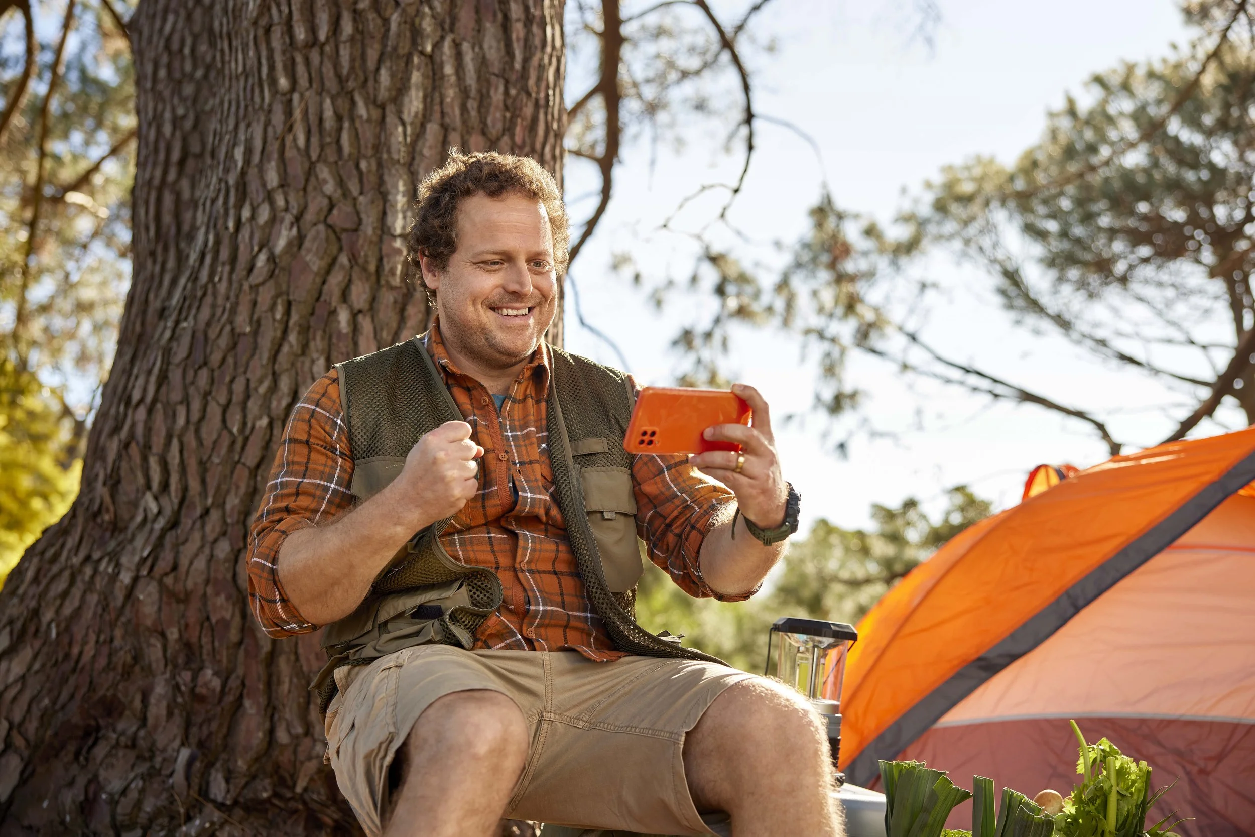 Everyday Mobile campaign photography: enjoying a weekend camping with an orange phone